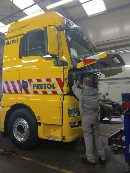 Wir suchen einen LKW-mechaniker